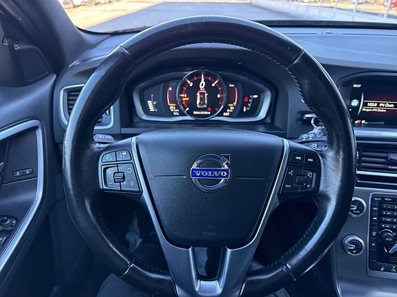 Volvo V60 Cross Country 13 of 24