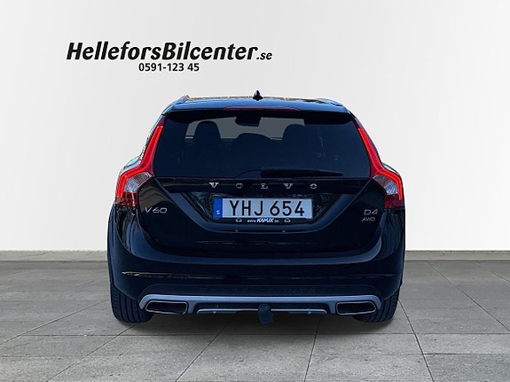 Volvo V60 Cross Country 4 of 5