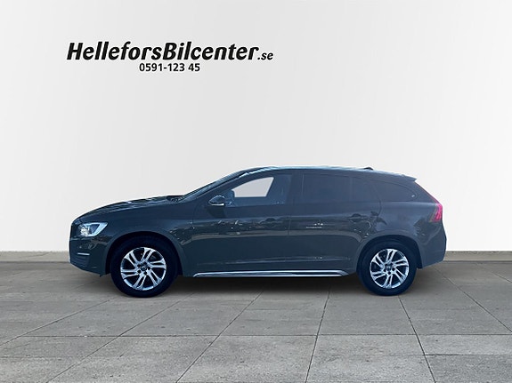 Volvo V60 Cross Country 3 of 5