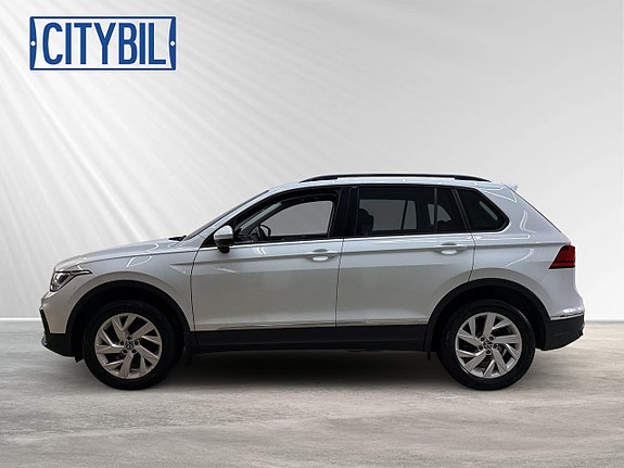 Volkswagen Tiguan 2 of 5