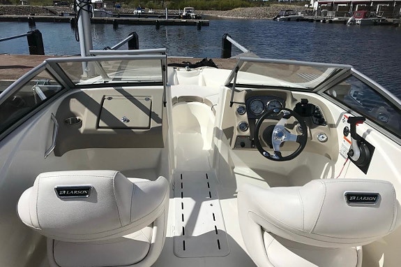 Larson LX850 Bowrider 220HK + 80-släp 2 of 5