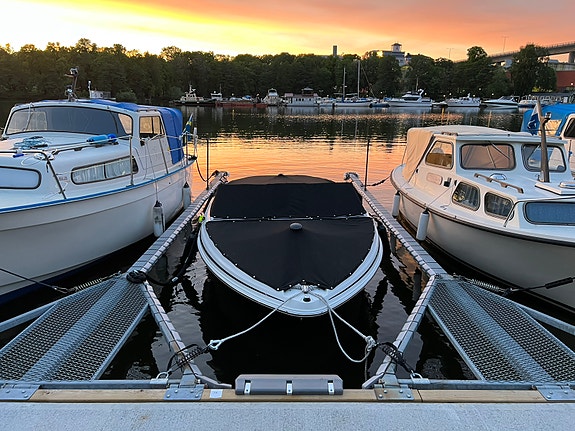 Larson LX850 Bowrider 220HK inklusive 80-släp 8 of 15