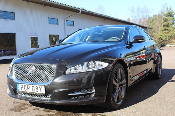 Jaguar XJ 3 of 11