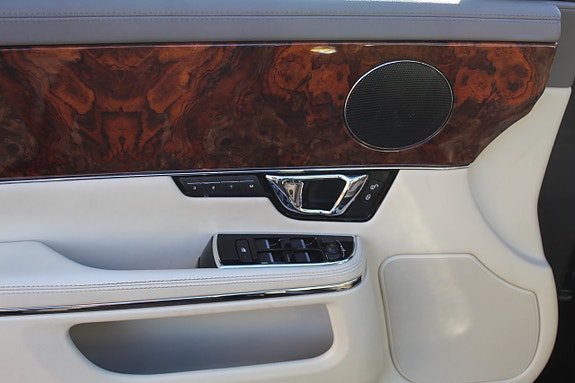 Jaguar XJ 8 of 11