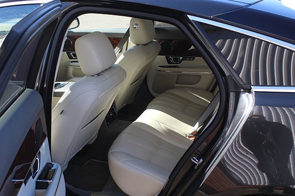 Jaguar XJ 7 of 11
