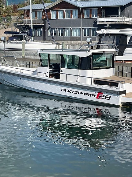 Axopar 28 Aft Cabin  " Inkommande"