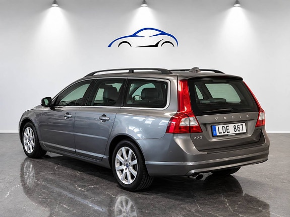 Volvo V70 2 of 11
