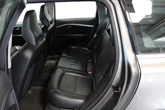 Volvo V70 7 of 11