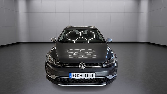 Volkswagen Golf Alltrack 2 of 14