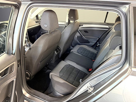 Volkswagen Golf Alltrack 9 of 14