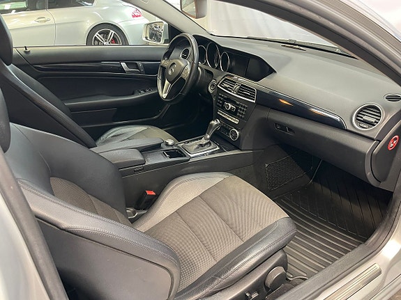 Mercedes-Benz C180 11 of 18
