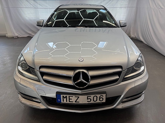 Mercedes-Benz C180 3 of 5