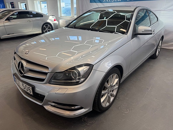 Mercedes-Benz C180 4 of 5