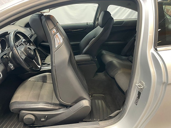 Mercedes-Benz C180 15 of 18