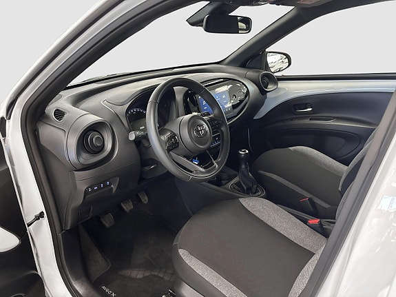 Toyota Aygo X 7 of 12