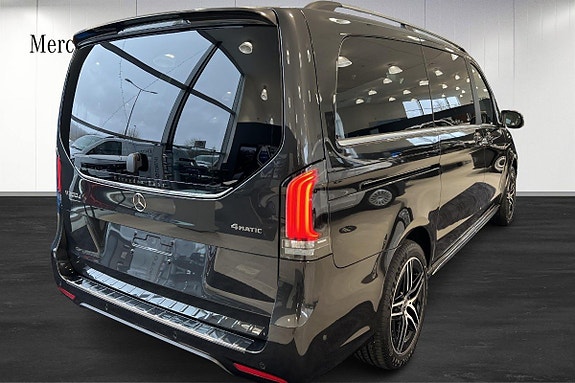 Mercedes-Benz V300 d 3 of 5