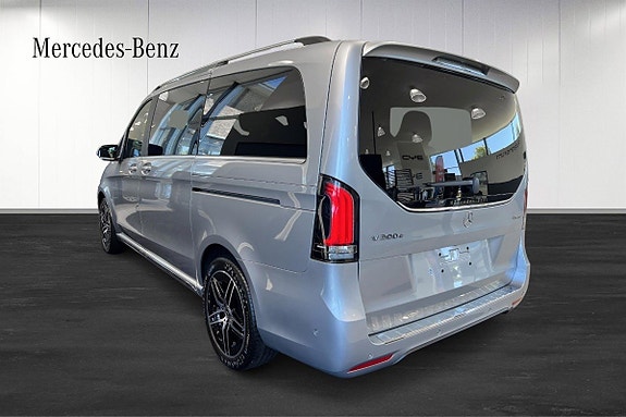 Mercedes-Benz V300 d 3 of 5