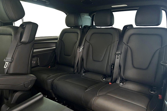Mercedes-Benz V300 d 13 of 23