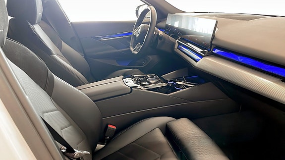 BMW 530e 3 of 9