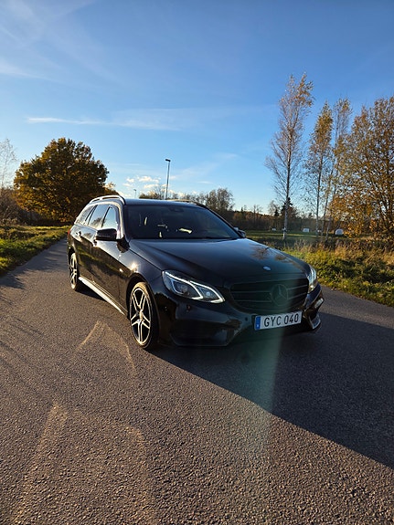 Mercedes-Benz E220 4 of 5