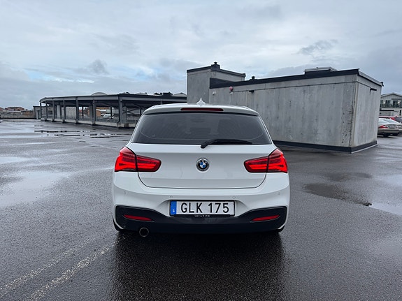 BMW 118i 3 of 5
