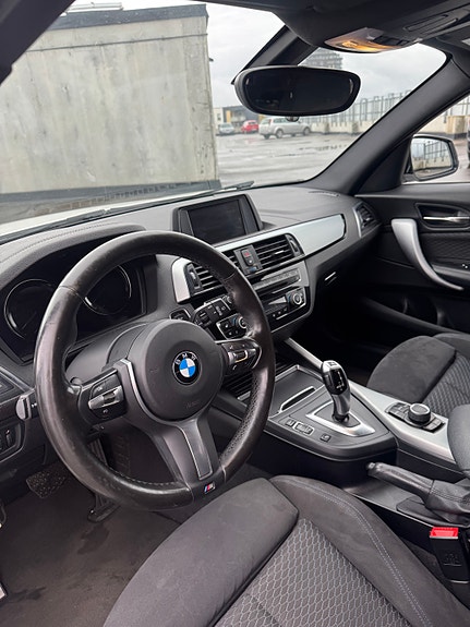 BMW 118i 4 of 5