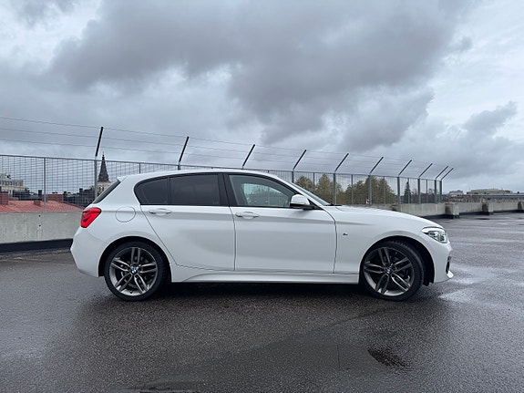 BMW 118i 2 of 5