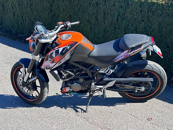 KTM 125 Duke 2 of 5