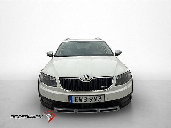 Skoda Octavia Scout 2 of 5