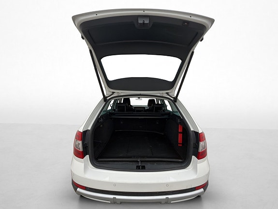 Skoda Octavia Scout 26 of 30