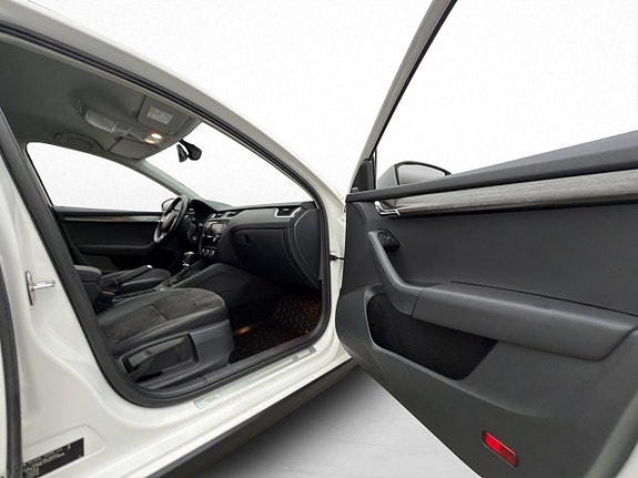 Skoda Octavia Scout 14 of 30