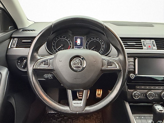 Skoda Octavia Scout 10 of 30