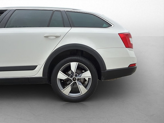Skoda Octavia Scout 28 of 30