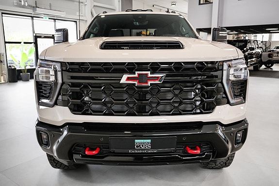 Chevrolet Silverado 2500 2 of 5