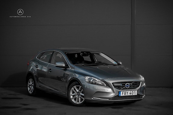 Volvo V40 4 of 21
