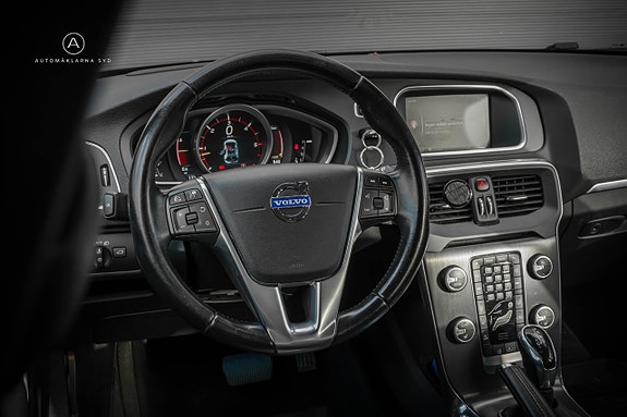 Volvo V40 8 of 21