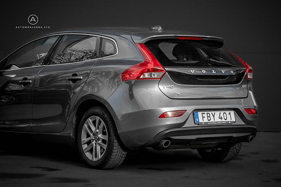 Volvo V40 15 of 21
