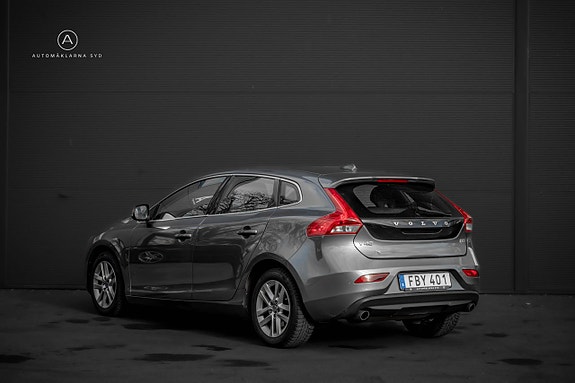 Volvo V40 14 of 21