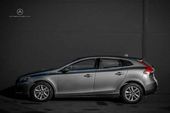 Volvo V40 18 of 21