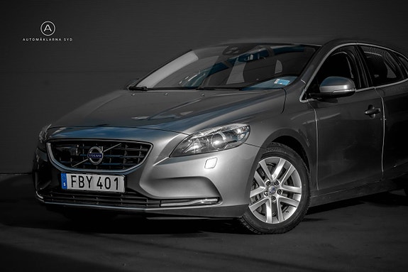 Volvo V40 2 of 21