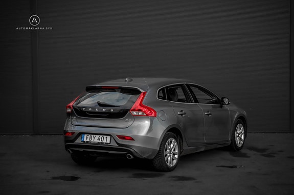 Volvo V40 17 of 21