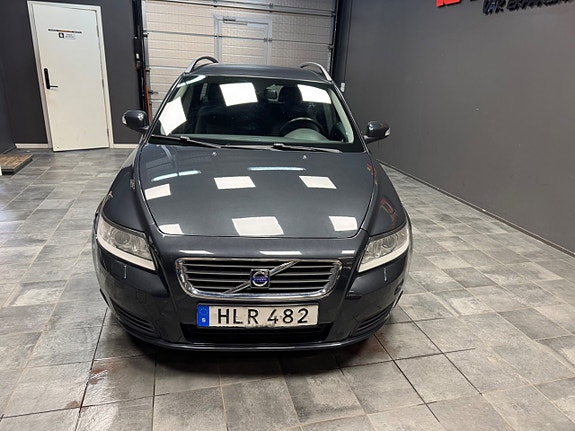 Volvo V50 3 of 9