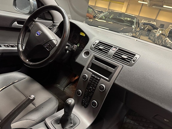 Volvo V50 7 of 9