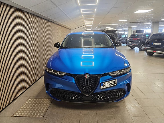 Alfa Romeo Tonale 2 of 11