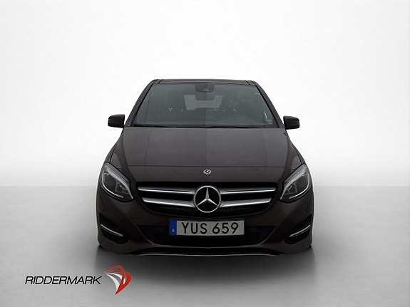 Mercedes-Benz B180 2 of 5
