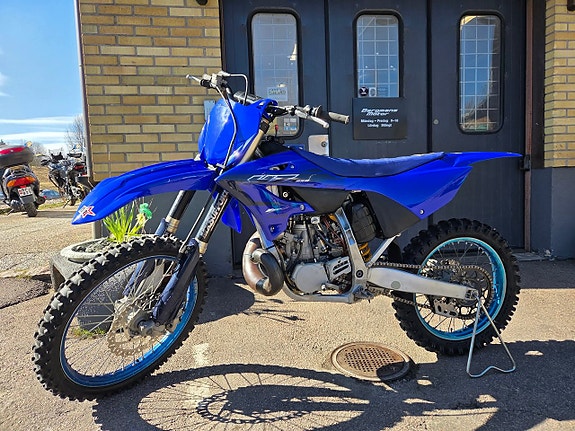 Yamaha YZ 250 -23 2 of 8