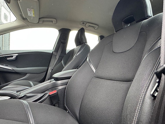 Volvo V40 3 of 12