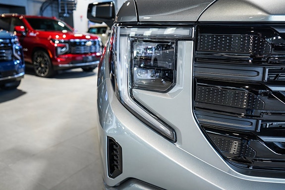 GMC Sierra 7 of 28