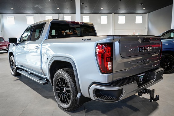 GMC Sierra 4 of 28