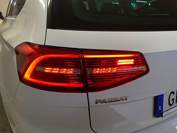 Volkswagen Passat 10 of 30